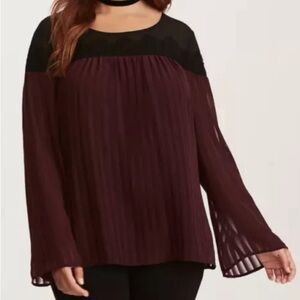 Torrid Womens Sz 2 Plus Burgundy Black Lace Trim Pleated Top Long Sleeve Blouse